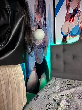 Im Little online show from 11/05/25, 03:20