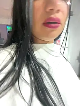 Im Little online show from 10/14/25, 03:18