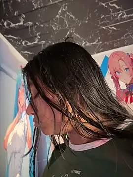 Im Little online show from 04/15/26, 03:01