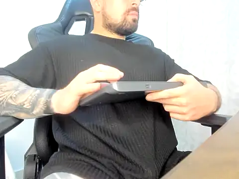 wisdonsenecax online show from 12/23/25, 01:49