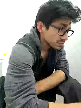 Snapshot of charlesss19 chatting on 02/26/25, 11:11 charlesss19 online show from 02/26/25, 11:11