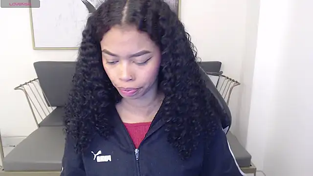 Snapshot of Shenna_brunette_ chatting on 02/19/25, 01:06 Shenna brunette online show from 02/19/25, 01:06