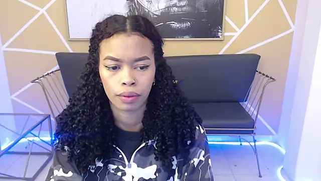 Snapshot of Shenna_brunette_ chatting on 03/19/25, 01:07 Shenna brunette online show from 03/19/25, 01:07