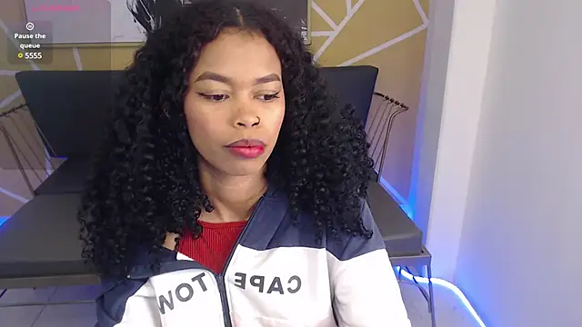 Snapshot of Shenna_brunette_ chatting on 03/03/25, 01:01 Shenna brunette online show from 03/03/25, 01:01