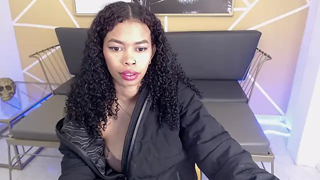 Snapshot of Shenna_brunette_ chatting on 03/16/25, 01:06 Shenna brunette online show from 03/16/25, 01:06
