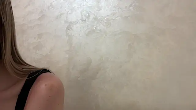 Snapshot of CaitlinaJayne23 chatting on 11/21/25, 04:33 CaitlinaJayne23 online show from 11/21/25, 04:33