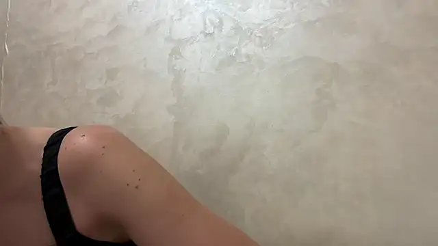 Snapshot of CaitlinaJayne23 chatting on 11/03/25, 04:32 CaitlinaJayne23 online show from 11/03/25, 04:32