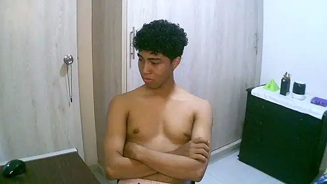 Snapshot of sexy_diamante_ chatting on 09/29/25, 01:45 sexy diamante  online show from 09/29/25, 01:45