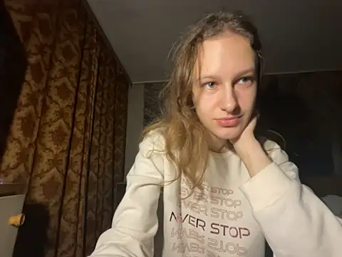 Snapshot of Eva_Angel3 chatting on 10/18/25, 05:04 Eva Angel3 online show from 10/18/25, 05:04