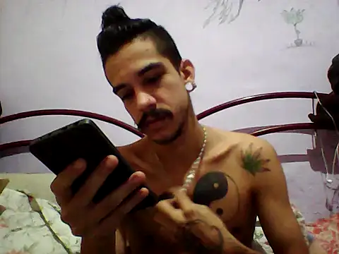 gatobranco001 online show from 03/23/25, 02:48