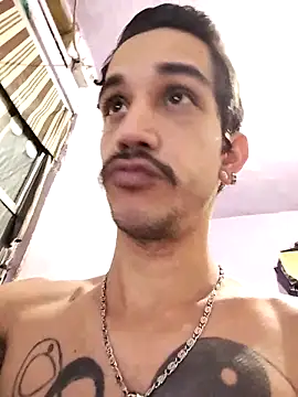 gatobranco001 online show from 02/28/25, 11:01