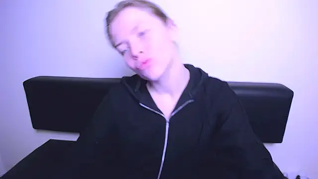 Snapshot of MissOliviaa_ chatting on 02/04/25, 01:48 MissOliviaa  online show from 02/04/25, 01:48