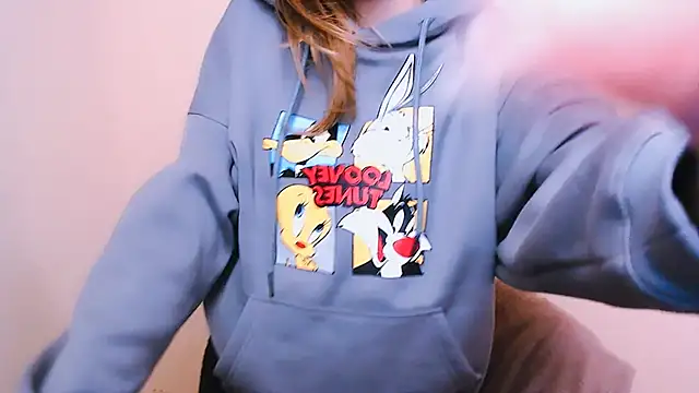 Snapshot of MissOliviaa_ chatting on 01/10/25, 04:30 MissOliviaa  online show from 01/10/25, 04:30