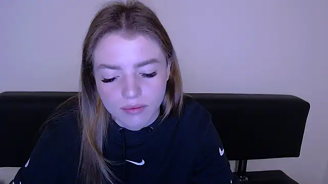 Snapshot of MissOliviaa_ chatting on 03/06/25, 08:41 MissOliviaa  online show from 03/06/25, 08:41