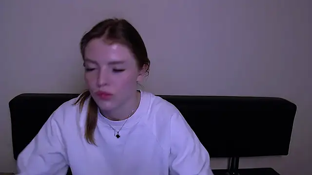 Snapshot of MissOliviaa_ chatting on 03/05/25, 12:44 MissOliviaa  online show from 03/05/25, 12:44