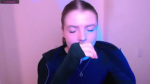 MissOliviaa  online show from 12/18/25, 09:14