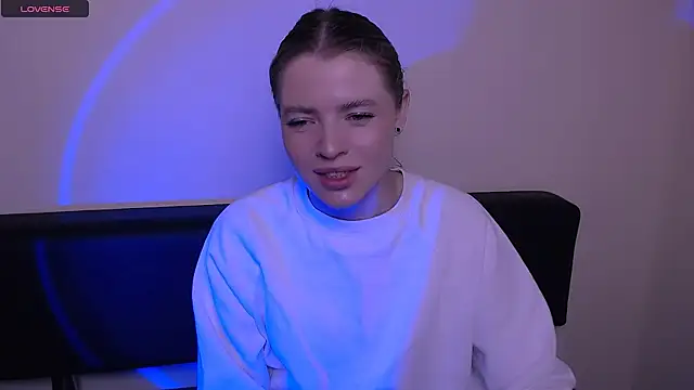 MissOliviaa  online show from 11/01/25, 08:30