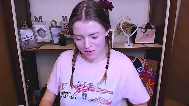 Snapshot of MissOliviaa_ chatting on 01/25/25, 12:47 MissOliviaa  online show from 01/25/25, 12:47