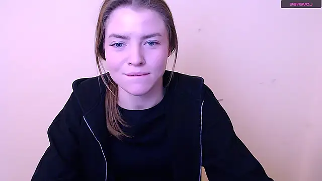 Snapshot of MissOliviaa_ chatting on 01/16/25, 11:37 MissOliviaa  online show from 01/16/25, 11:37