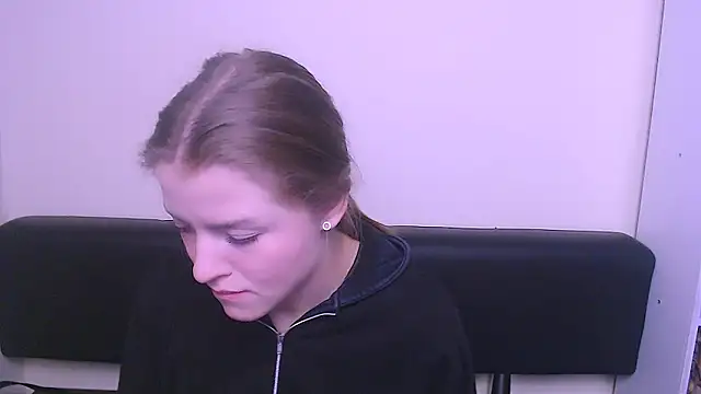 Snapshot of MissOliviaa_ chatting on 02/03/25, 07:51 MissOliviaa  online show from 02/03/25, 07:51