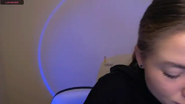 Snapshot of MissOliviaa_ chatting on 10/30/25, 09:07 MissOliviaa  online show from 10/30/25, 09:07