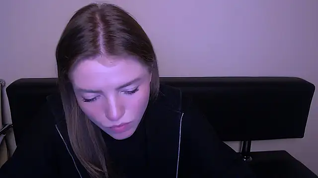 Snapshot of MissOliviaa_ chatting on 02/20/25, 10:15 MissOliviaa  online show from 02/20/25, 10:15