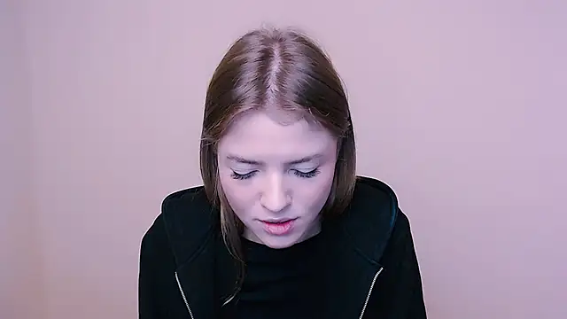 Snapshot of MissOliviaa_ chatting on 01/04/25, 12:38 MissOliviaa  online show from 01/04/25, 12:38