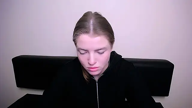 Snapshot of MissOliviaa_ chatting on 01/31/25, 08:43 MissOliviaa  online show from 01/31/25, 08:43