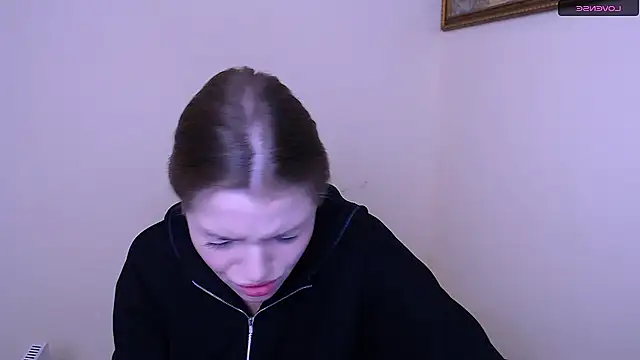 Snapshot of MissOliviaa_ chatting on 01/18/25, 07:28 MissOliviaa  online show from 01/18/25, 07:28