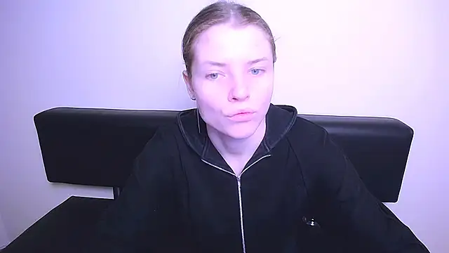 Snapshot of MissOliviaa_ chatting on 02/04/25, 09:49 MissOliviaa  online show from 02/04/25, 09:49