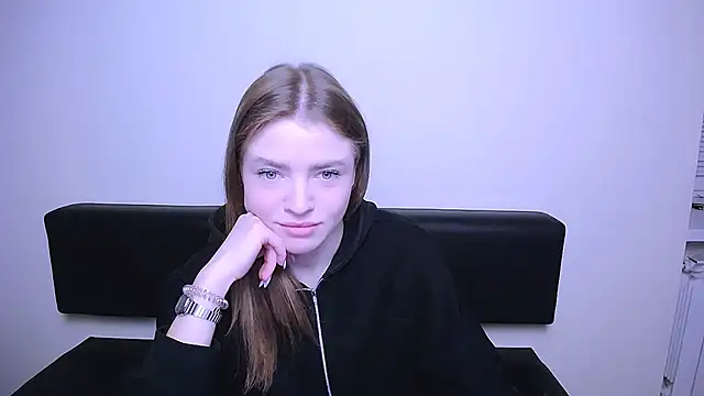 Snapshot of MissOliviaa_ chatting on 02/18/25, 08:38 MissOliviaa  online show from 02/18/25, 08:38