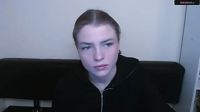 Snapshot of MissOliviaa_ chatting on 01/03/25, 07:49 MissOliviaa  online show from 01/03/25, 07:49