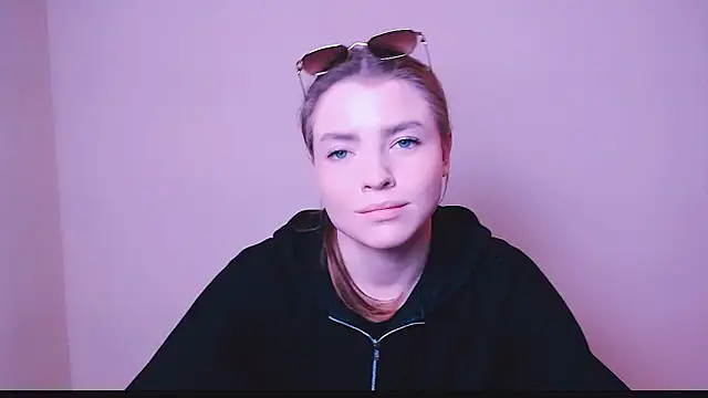 Snapshot of MissOliviaa_ chatting on 02/10/25, 02:26 MissOliviaa  online show from 02/10/25, 02:26