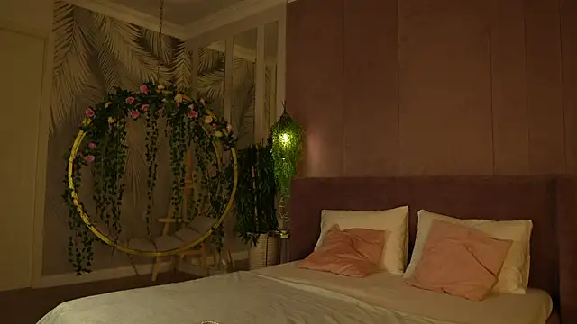 Smiley Mia online show from 11/06/25, 05:11