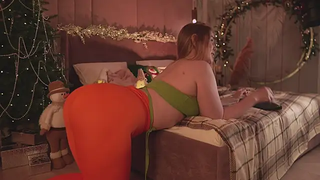 Smiley Mia online show from 12/18/25, 07:40