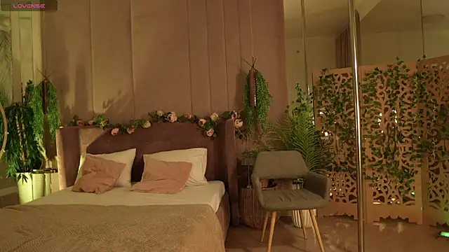 Snapshot of Smiley_Mia chatting on 10/10/25, 05:08 Smiley Mia online show from 10/10/25, 05:08