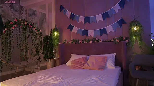 Snapshot of Smiley_Mia chatting on 09/29/25, 05:03 Smiley Mia online show from 09/29/25, 05:03