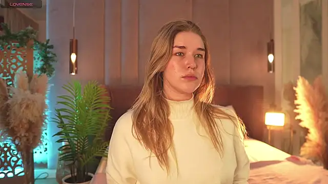 Smiley Mia online show from 03/16/26, 05:26