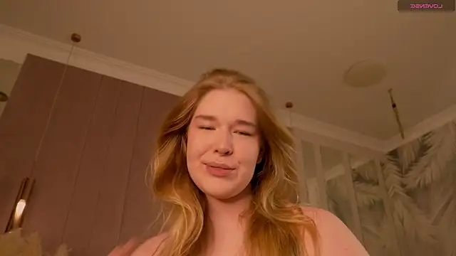 Smiley Mia online show from 05/10/26, 05:11