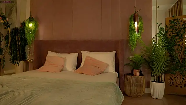 Smiley Mia online show from 11/07/25, 06:40