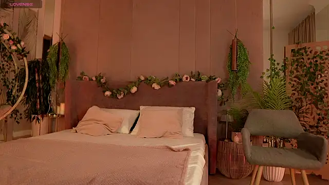 Snapshot of Smiley_Mia chatting on 10/16/25, 05:16 Smiley Mia online show from 10/16/25, 05:16