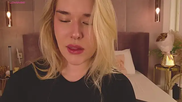 Smiley Mia online show from 07/12/26, 06:09