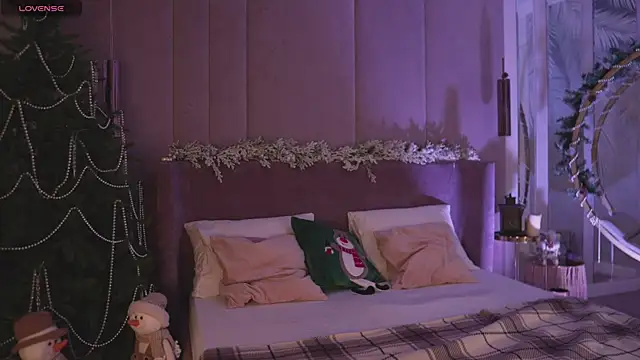 Smiley Mia online show from 12/17/25, 05:12