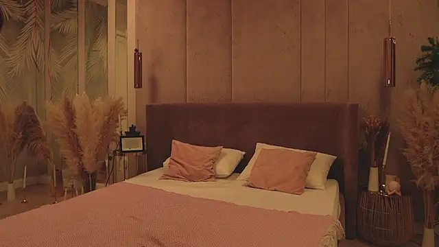 Smiley Mia online show from 03/04/26, 05:04