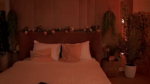 Snapshot of Smiley_Mia chatting on 09/18/25, 05:10 Smiley Mia online show from 09/18/25, 05:10