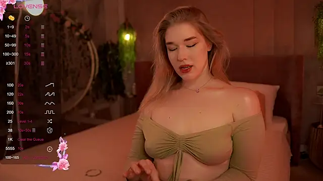 Snapshot of Smiley_Mia chatting on 09/10/25, 07:24 Smiley Mia online show from 09/10/25, 07:24