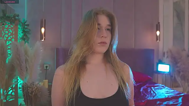 Smiley Mia online show from 03/30/26, 05:09