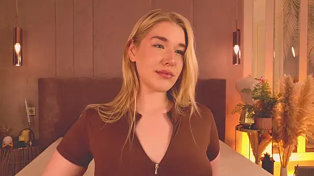 Smiley Mia online show from 06/29/26, 06:29