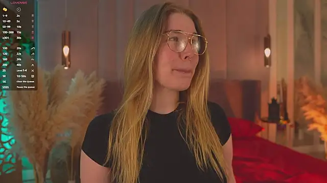 Smiley Mia online show from 04/08/26, 05:09