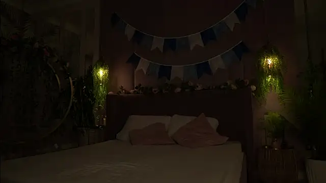 Snapshot of Smiley_Mia chatting on 09/28/25, 05:03 Smiley Mia online show from 09/28/25, 05:03